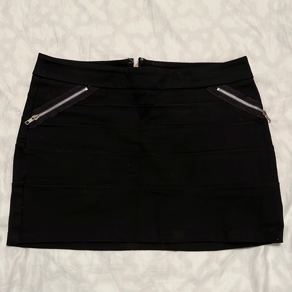 BCBG Generation Black Bandage Bodycon Skirt w/ Zipper Pockets - Picture 1 of 7